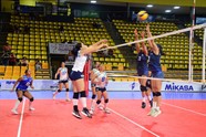 Gonzalez Hill Y Perez Giron Defienden