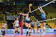 Allison Mendez De El Salvador Intenta Rematar