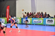Larissa Rodriguez De El Salvador Sacando