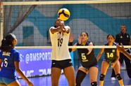 Nissan Martinez De Belice Recibe El Balon