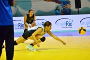 Silvia Jarez De El Salvador Intenta Llegar Al Balon