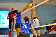 Nisaan Martinez De Belice Y Norma Brenes De Nicaragua Disputan El Balon