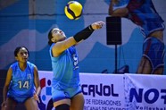 Jimena Castellanos De Guatemala Recibe El Balon
