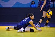 Rebeca Siliezar De El Salvador Recibe El Balon