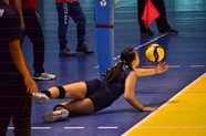 Allison Mendez De El Salvador Intenta Salvar El Balon