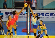 Lakysha Thompson De Costa Rica Y Masiel Brenes De Nicaragua Disputan El Balon