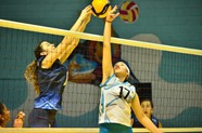 Gabriela Gomez De Honduras E Ivana Sopegno De Guatemala Disputan El Balon