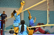 Norma Brenes De Nicaragua E Ivana Sopegno De Guatemala Disputan El Balon