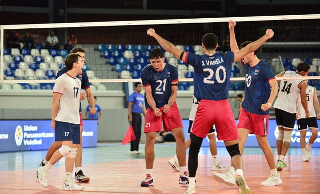 Costa Rica sorprende a México en tres sets